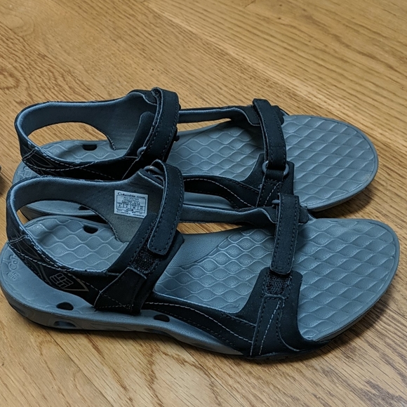 Like new Black Columbia sandals size 8 - Picture 4 of 6